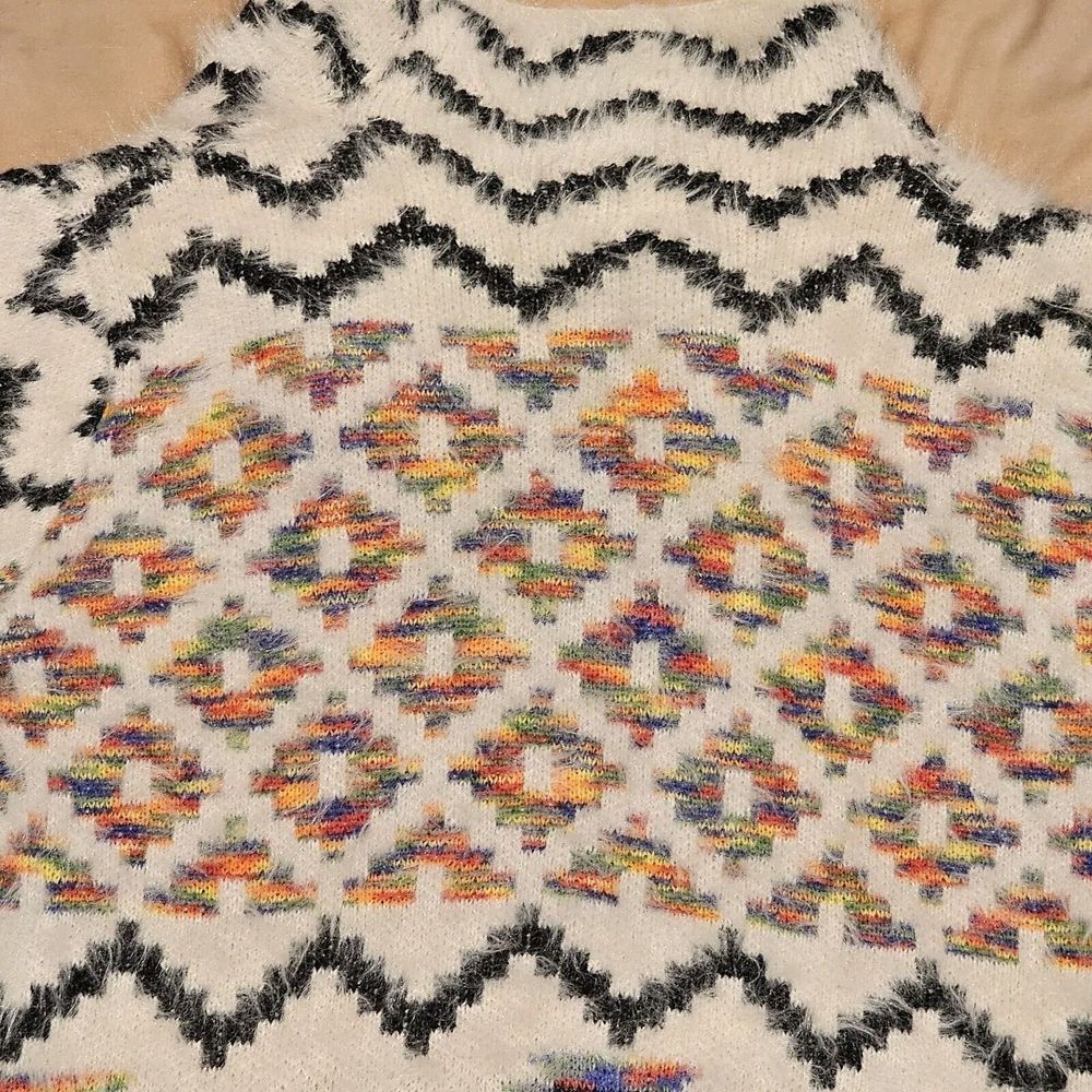 Aztec Patterned Women's Cardigan - Picture 12 of 15